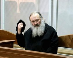 "Ісус Христос звільнив": суд зняв із митрополита УПЦ МП Павла електронний браслет