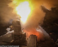 Залпы ракет RIM-66M: эсминец USS Carney перехватил летевшие на Израиль дроны (фото)