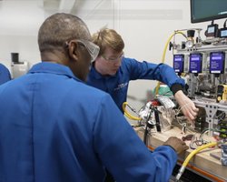 Не аккумулятор, и не топливо: изобретатель водяного пистолета нашел новый источник энергии (видео)