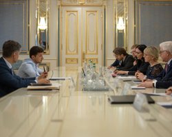 Зеленский надеется на продолжение санкций против России