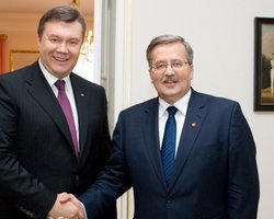 Коморовский решил выступить с призывом к Украине из-за отмены Ялтинского саммита