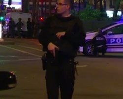 Полиция штурмовала театр с сотней заложников в Париже (дополнено)