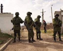 РФ привлекает к строительству укреплений в Крыму наркоманов и алкоголиков, — Генштаб