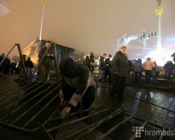 На Майдане Независимости активисты сорвали концерт и начали митинг (трансляция)