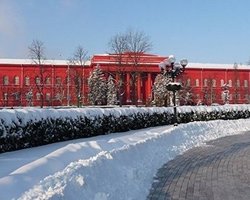 Учебным заведениям Украины рекомендовано приостановить обучение