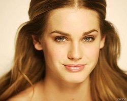 Немецкий концерн уволил модель за то, что она встречалась с сыном Каддафи