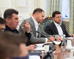 В Харькове завершилось заседание СНБО: против канала "Наш" ввели санкции (видео)