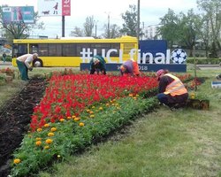 Киев к финалу Лиги Чемпионов украсили цветочными панно