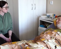 Опинилися в епіцентрі удару: у ЗСУ розповіли про бійців, які врятували жінку в Сумах (відео)