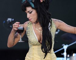 Причиной смерти Эми Уайнхаус мог стать отказ от наркотиков