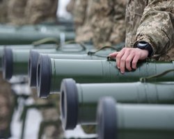 "Больше, чем КНДР передает РФ": в Литве призвали ускорить поставки снарядов Украине