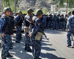 Конфликт с Таджикистаном: в Киргизии разрушены погранзастава, школа и десятки домов