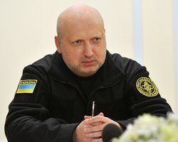 Ограничения на въезд россиян могут сохраниться и после военного положения, – Турчинов