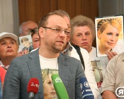 Власенко: Суд может только остановить рассмотрение дела по ЕЭСУ до выздоровления Тимошенко