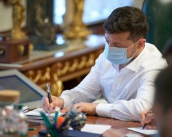 Зеленский уволил начальника Генштаба ВСУ, командующих ООС и Десантно-штурмовых войск