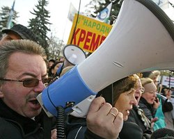 Митингующие дали Януковичу время до 18:00