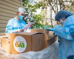 ОГОРНУТИ ТУРБОТОЮ: як Лінія магазинів EVA лікарням допомагала