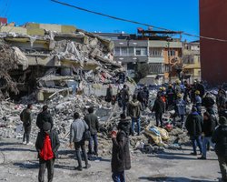 Угроза Стамбулу: сейсмологи предупредили о новых мощных подземных толчках в Турции