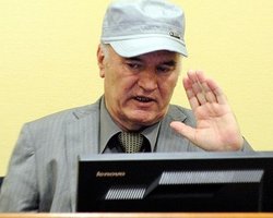 Младич назвал обвинения в Гаагском суде оскорбительными