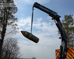 Фермер на Київщині знайшов майже цілу ракету "Кинджал" (фото)