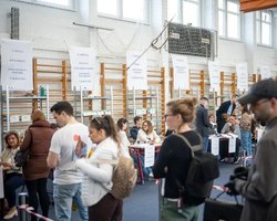 На виборах в Угорщині рекордна явка, Мадяр і Орбан уже проголосували, — Telex