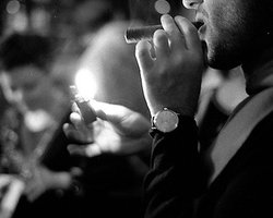 Курильщики чаще испытывают боль, - исследование