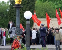 МИД России требует наказать тех, кто растоптал венок во Львове