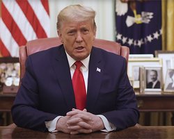 Дональд  Трамп изолировался в Белом доме и жалеет себя, - СМИ