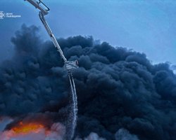 Місто в диму, на вулицю виходити краще в масках: яка ситуація в Бродах після атаки ЗС РФ