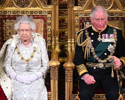 З ящиком мами. Новий офіційний портрет короля Карла ІІІ