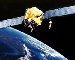 На Землю упадут два военных спутника