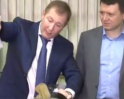 Адвокат Януковича принес в суд биты и "коктейли Молотова"