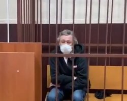 В интернете начали продавать билеты на суд над Ефремовым