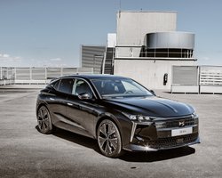 На украинский рынок вышел премиальный французский соперник BMW 1 Series и Audi A3 (фото)