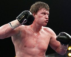 Поветкин повредил руку об лоб соперника