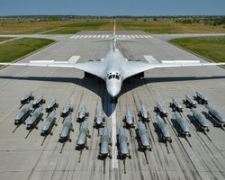 Петляли, щоб втекти від ППО: по яких цілях летіли ракети і дрони РФ 8 травня (інфографіка)