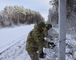 Вертолетные площадки и заграждения: Украина укрепляет границу с Беларусью (фото, видео)