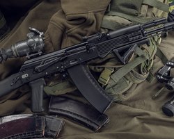 Пенсионерка в Ивано-Франковской области закопала в своем дворе АК-74: суд вынес приговор