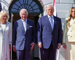 "Путин хочет войны": о чем шептались король Чарльз и Трамп перед чаепитием