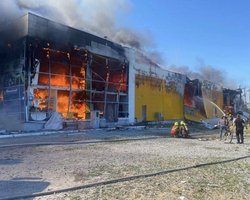 Варварство и абсолютный ужас. Как лидеры Запада отреагировали на обстрел ТЦ в Кременчуге