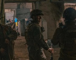 Захисників "Азовсталі" повернули додому: Україна провела найбільший обмін полоненими