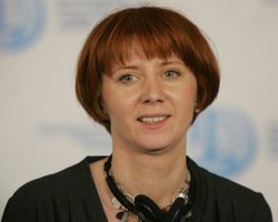 Пресс-секретарь Януковича не поняла, почему никто не взял ее торт