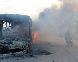 В Сирии якобы повстанцы сожгли автобусы, которые должны были вывезти гражданских