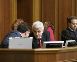 Литвин показал оружие депутатов, устроивших драку в Раде