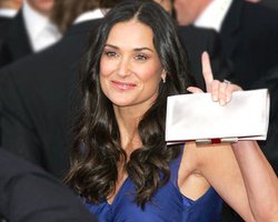 Деми Мур и Дженнифер Энистон снимут фильмы о  раке груди