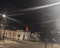 Під атакою ударних БпЛА: у російському Рильську прогриміла серія вибухів, здійнялася пожежа (відео)