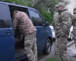 Житель Харькова выпал из окна после задержания ТЦК, его адвокату сломали ногу, — СМИ