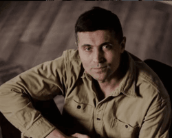 Известный актер-военный признался, что развелся с женой во время войны (фото)