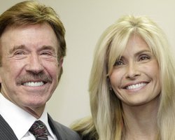 Чак Норрис призвал американцев не допустить переизбрания Обамы