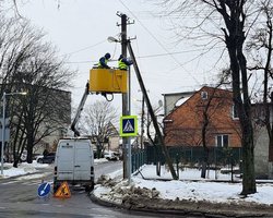 Через збій у "Київстарі": у Львові вуличне освітлення вмикають вручну (відео)
